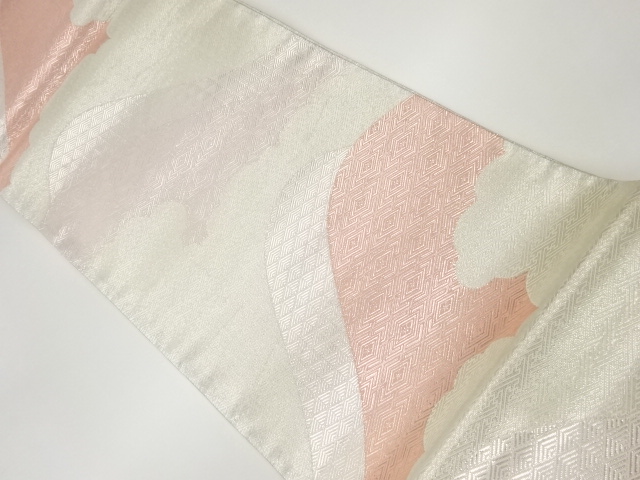 本場筑前博多佐賀錦山並みに雲・菱模様織出し袋帯